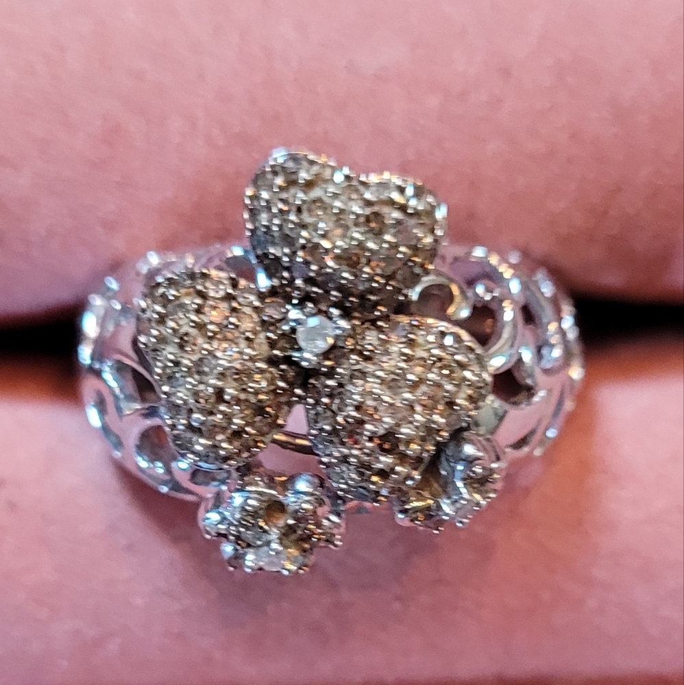 Elegant Silver Floral Ring